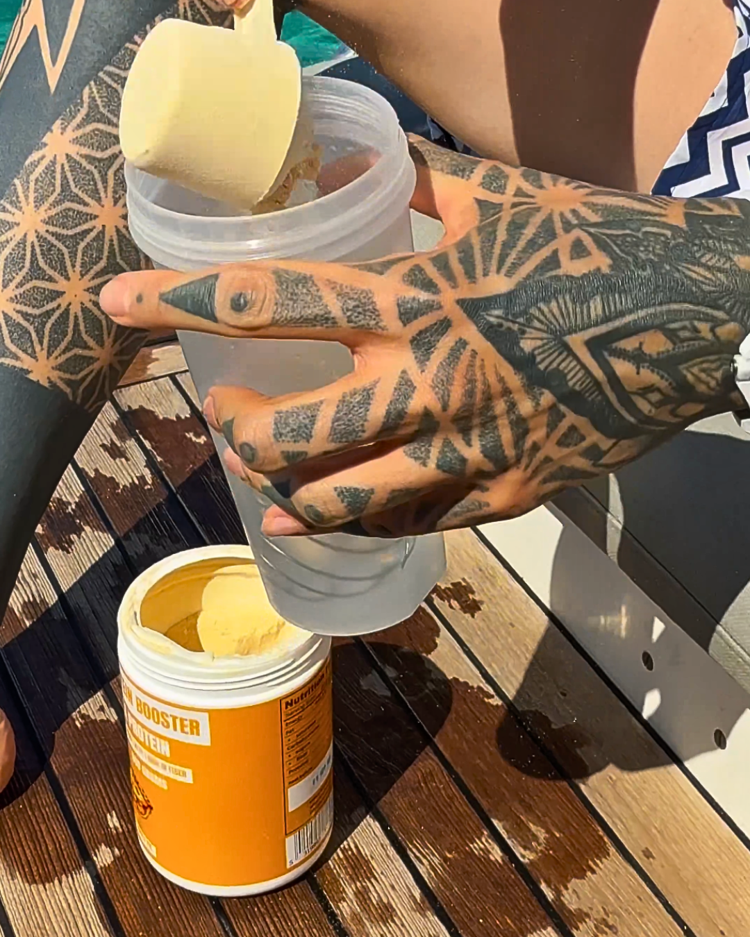 Мерка Vegan Protein Booster во шејкер